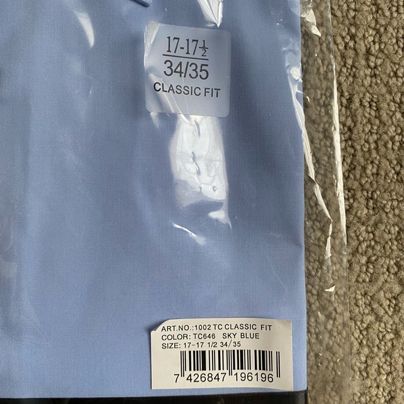 Men's Classic Fit Button Down Collared Shirt - Picture 2 of 5